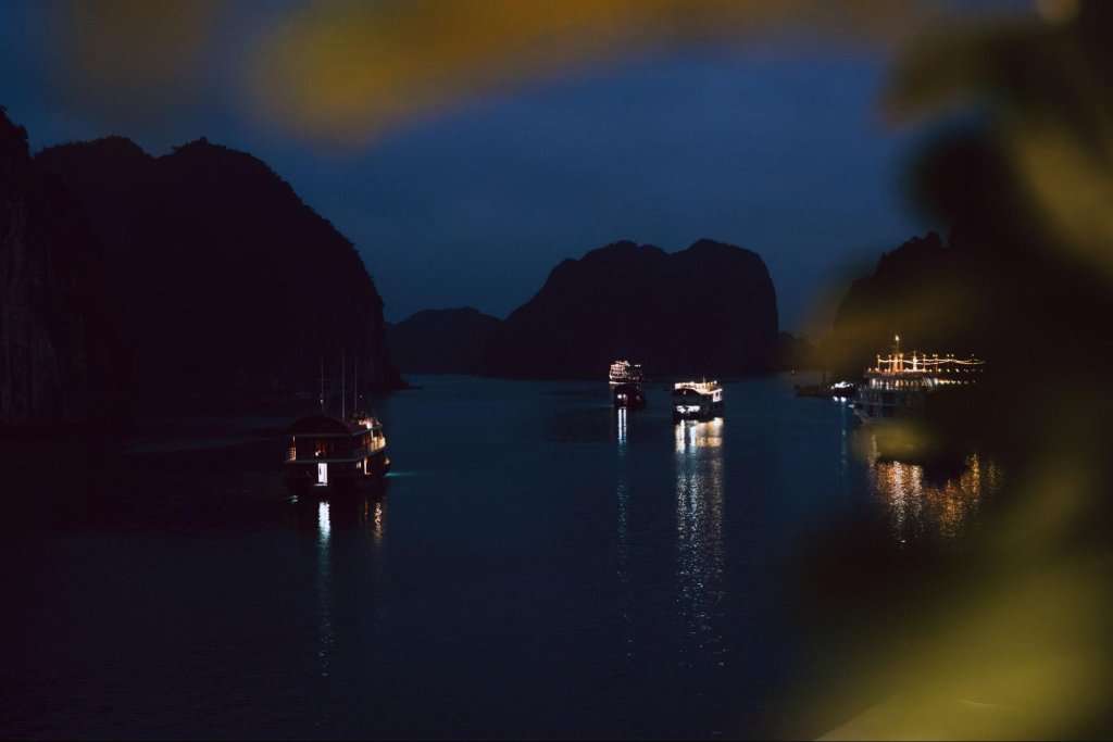 ha long bay overnight cruise lan ha bay night cruise boats at Long Bay and Lan H&agrave; Bay